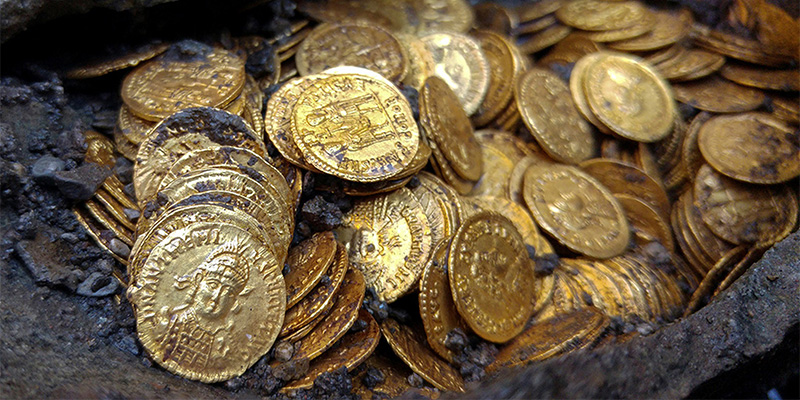 Старинная монета из золота